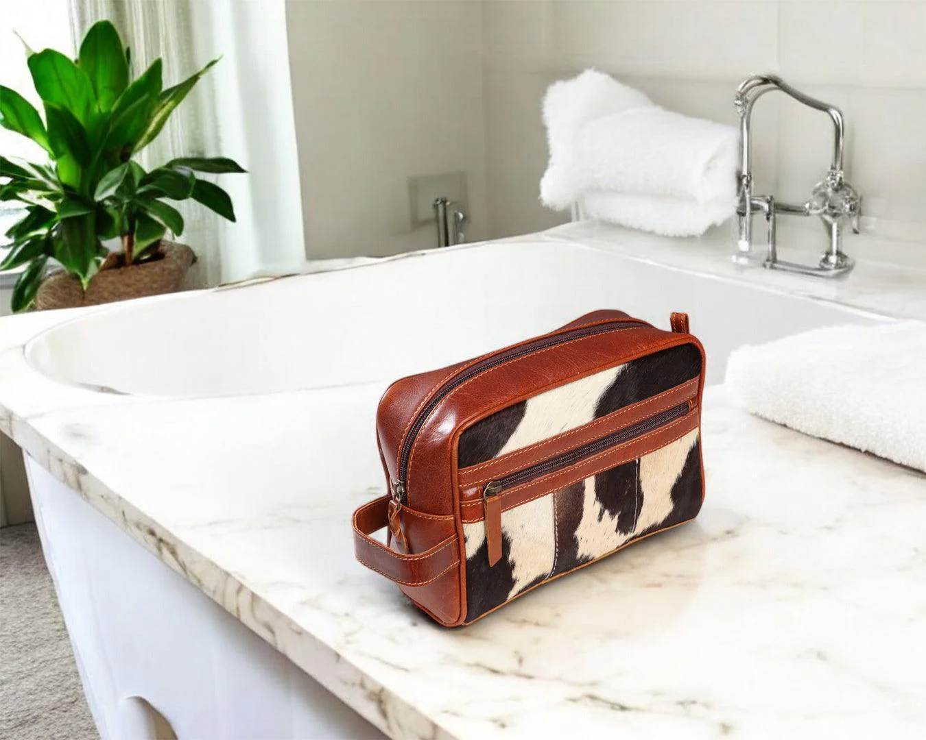 Fort Worth Cowhide Leather Toiletry Bag - Image 6